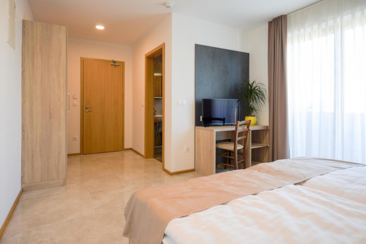 Hotel Baron Smlednik Bagian luar foto