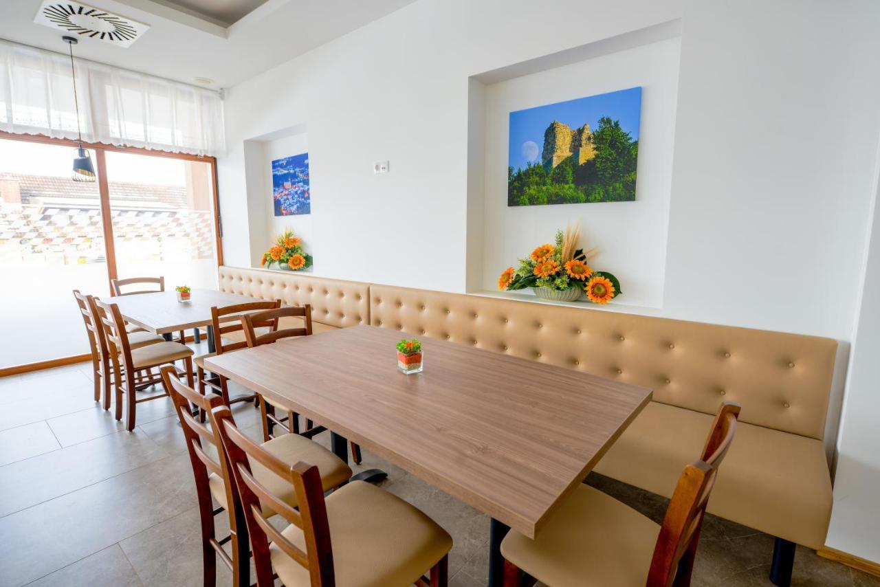 Hotel Baron Smlednik Bagian luar foto