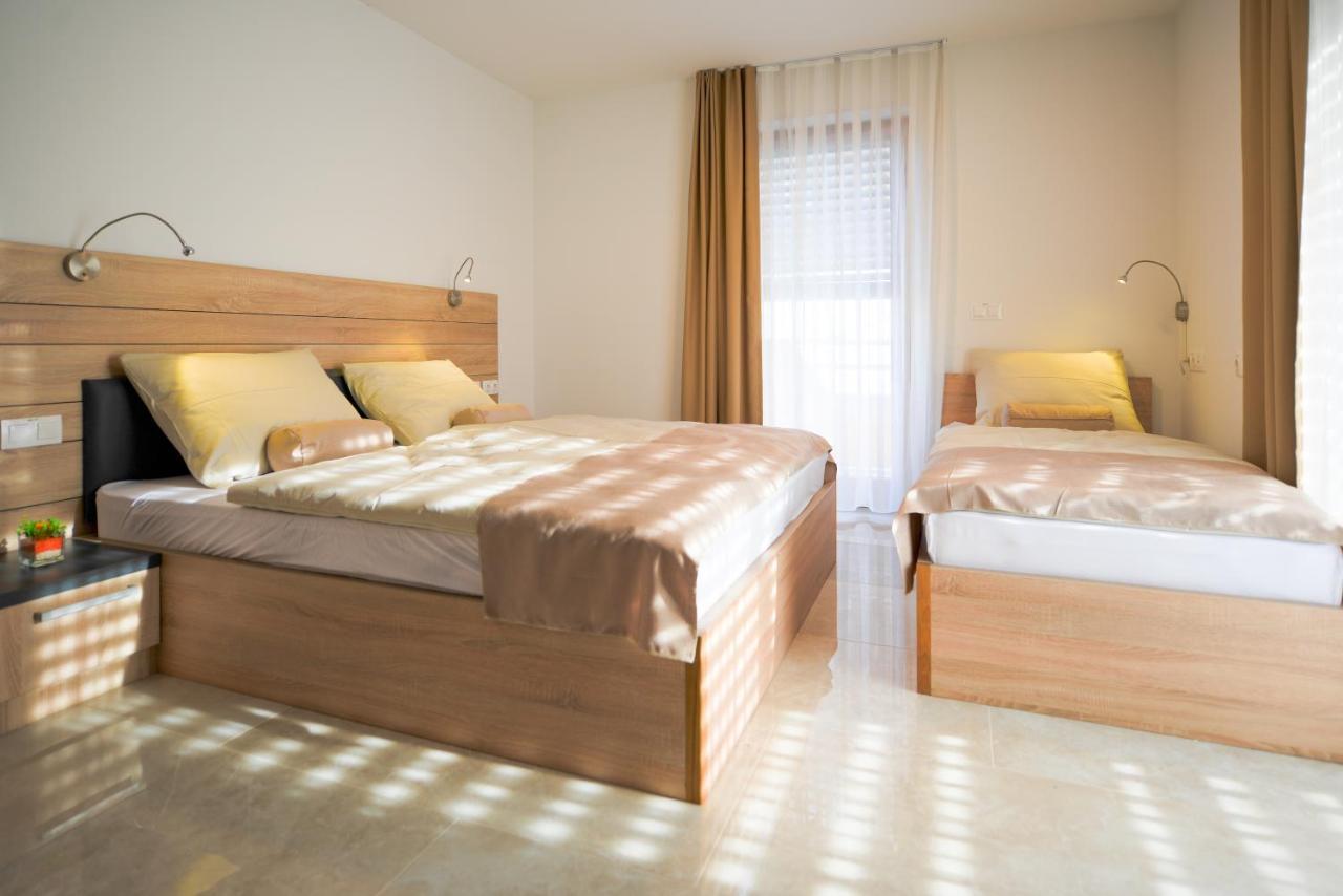 Hotel Baron Smlednik Bagian luar foto
