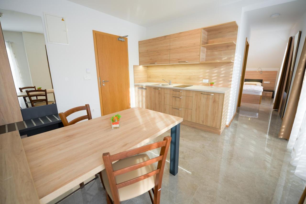 Hotel Baron Smlednik Bagian luar foto