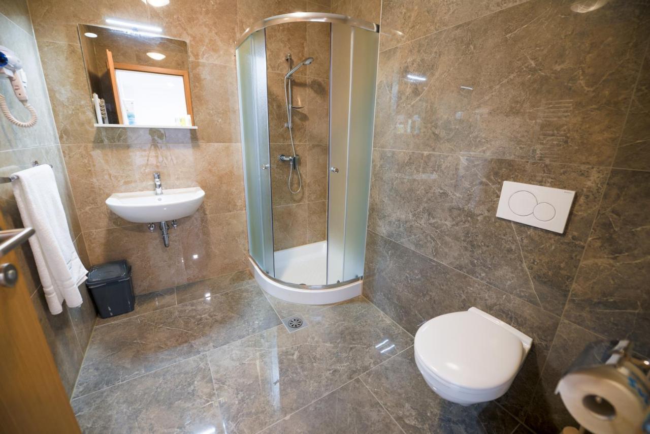 Hotel Baron Smlednik Bagian luar foto