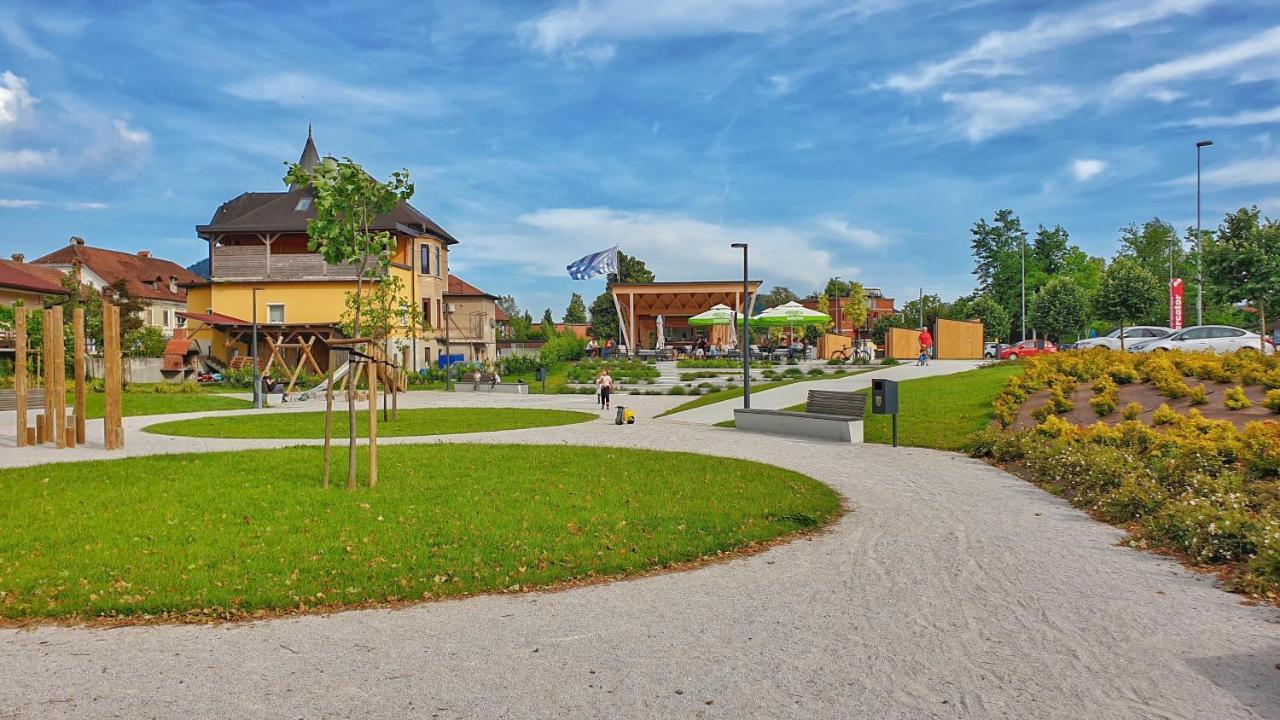Hotel Baron Smlednik Bagian luar foto