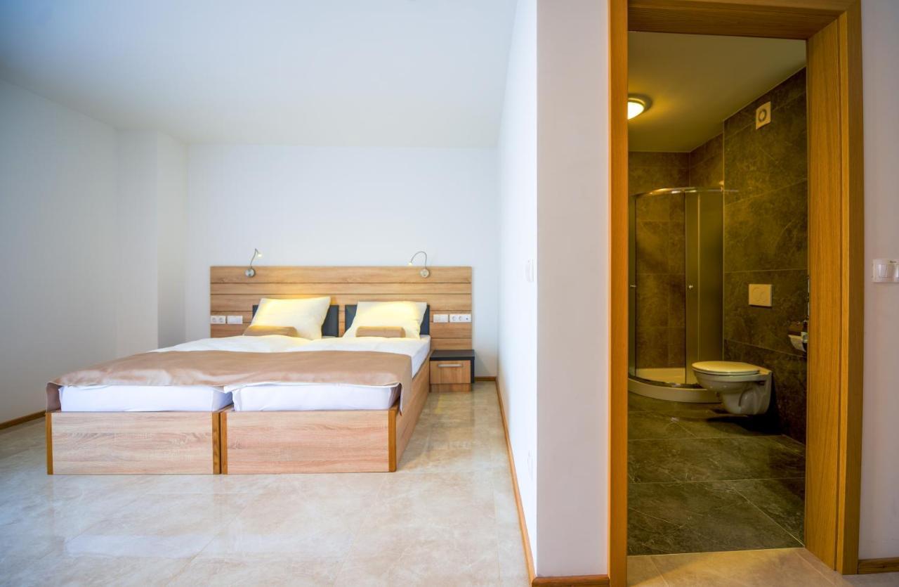 Hotel Baron Smlednik Bagian luar foto