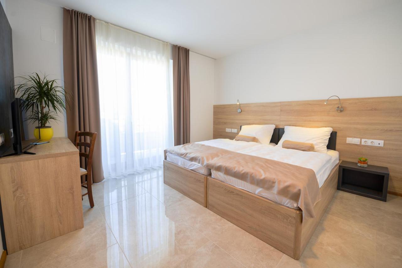 Hotel Baron Smlednik Bagian luar foto