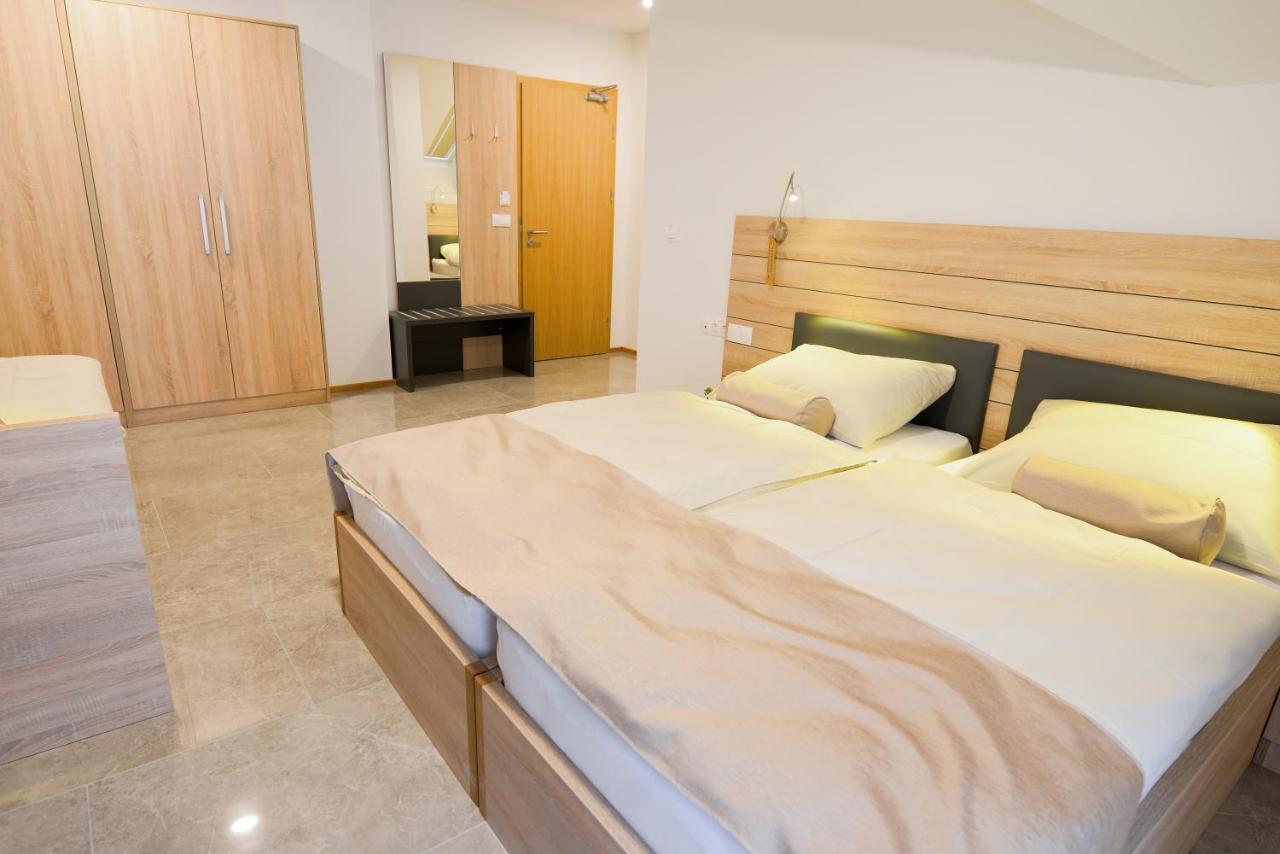 Hotel Baron Smlednik Bagian luar foto