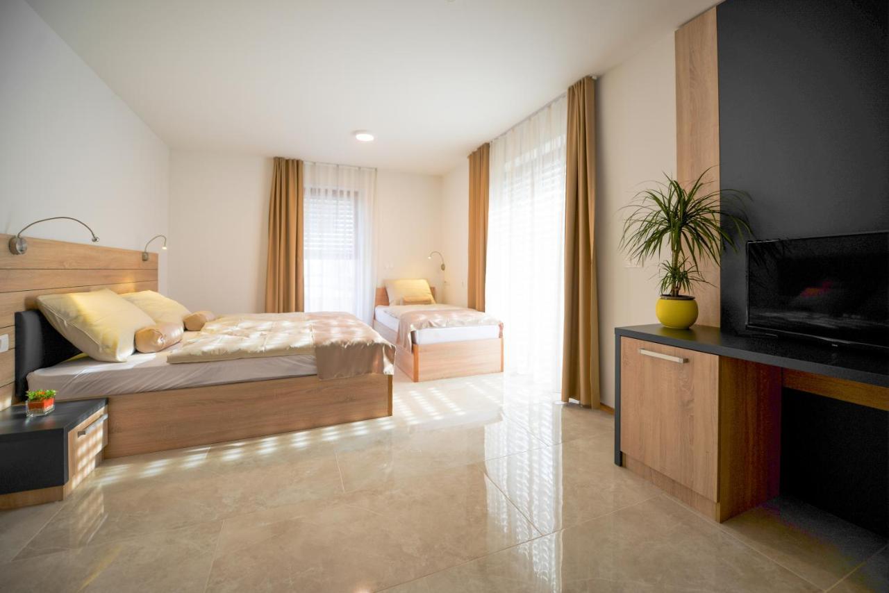 Hotel Baron Smlednik Bagian luar foto