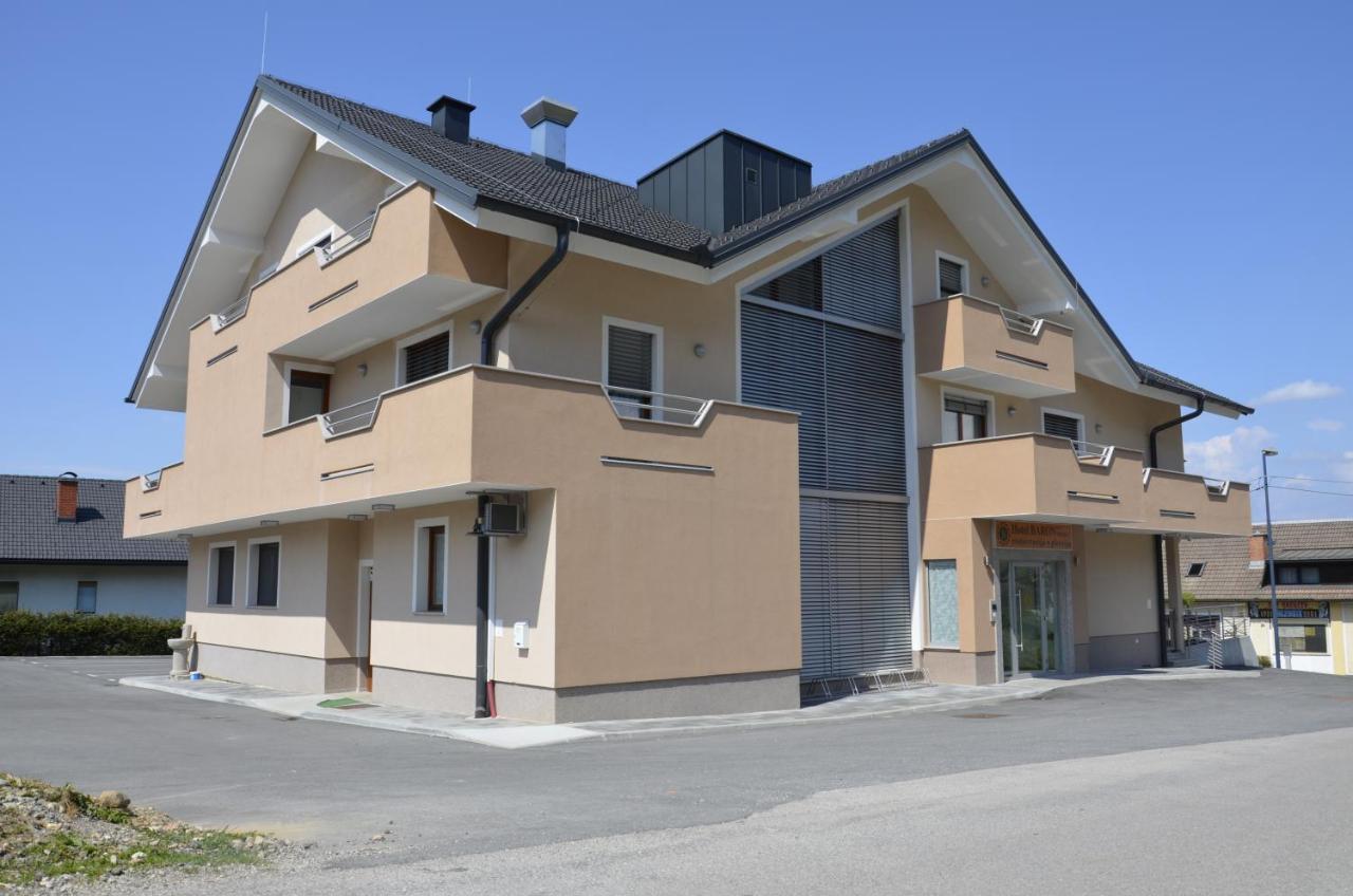 Hotel Baron Smlednik Bagian luar foto